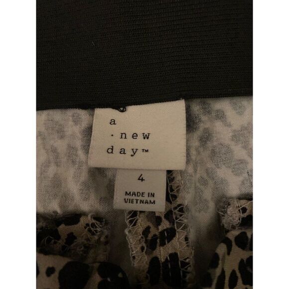 A New Day women's leopard print elastic waist with side zip skinny dress pants 4 - Picture 6 of 9